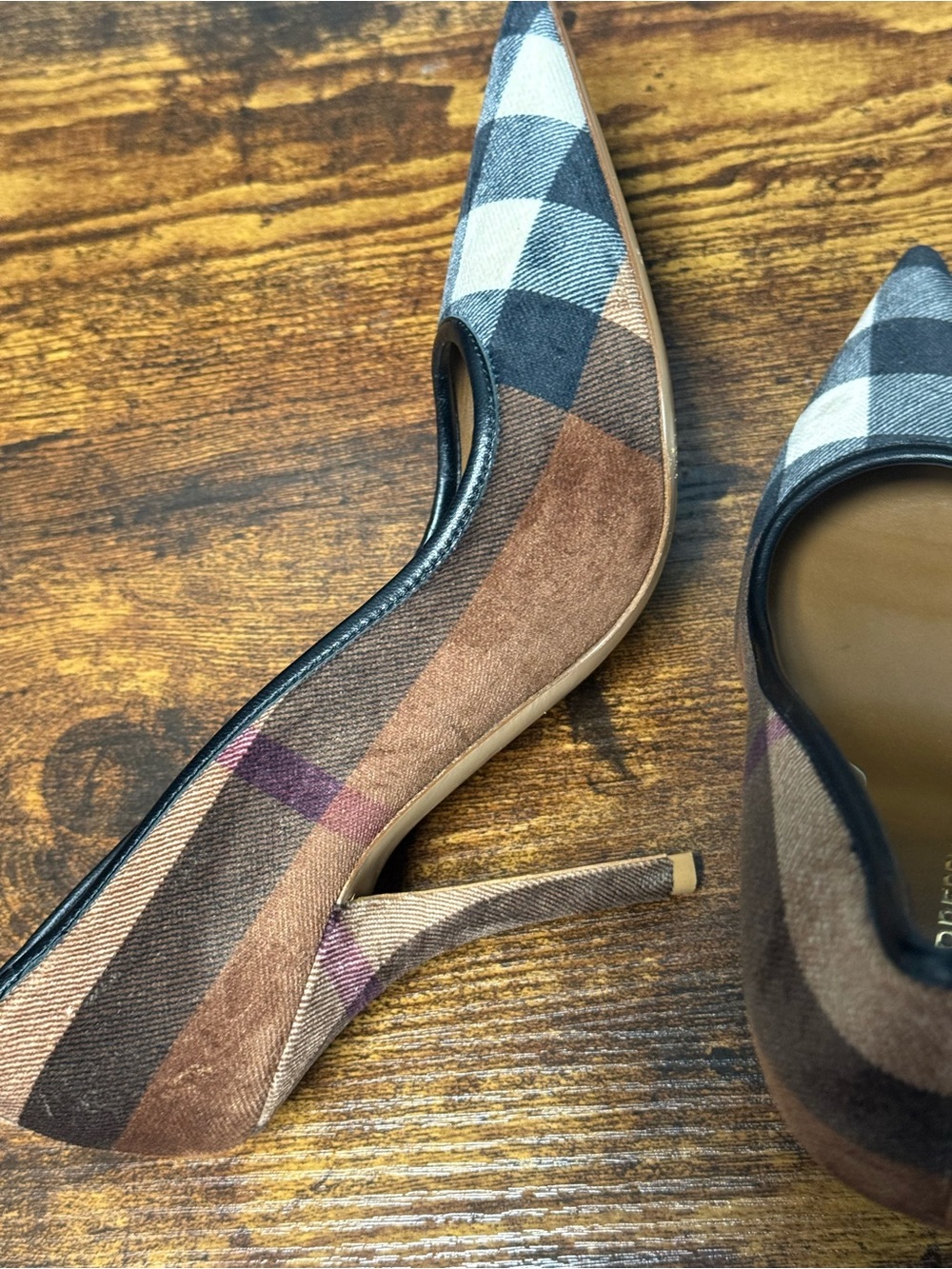 Burberry Black & Cream Check Pointed Toe Pumps - Picture 5 of 8